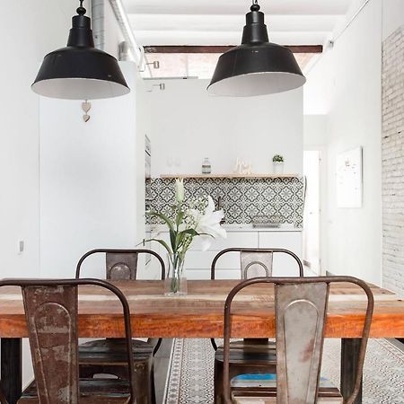 Stylish Apartment With Terrace For Couple Or Family Barcelona Exterior foto